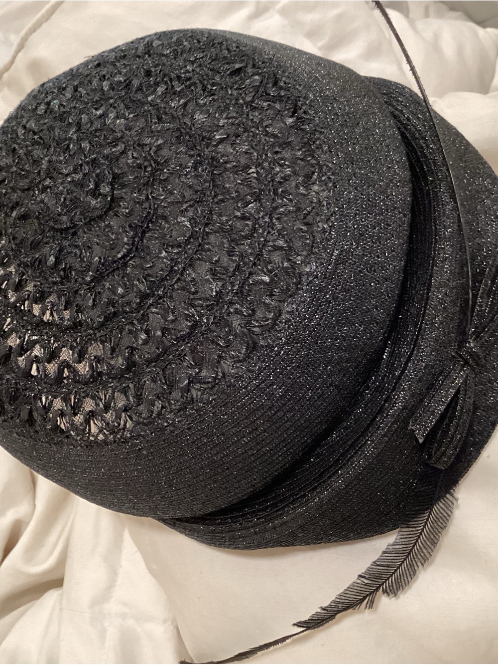 VTG black Facinator/Church  Cloche Hat Slim Feather Detail